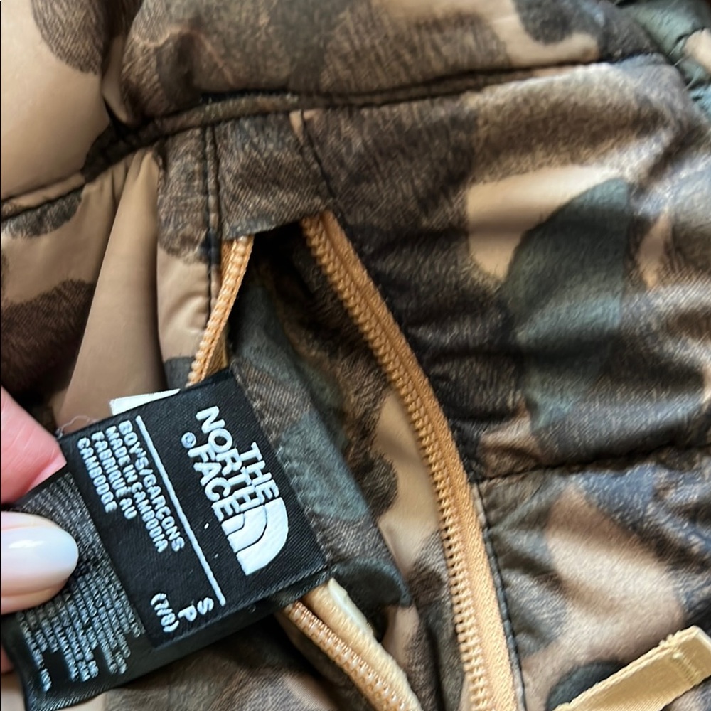 The North Face Camouflage Puffer Jacket with Hood - Picture 3 of 5